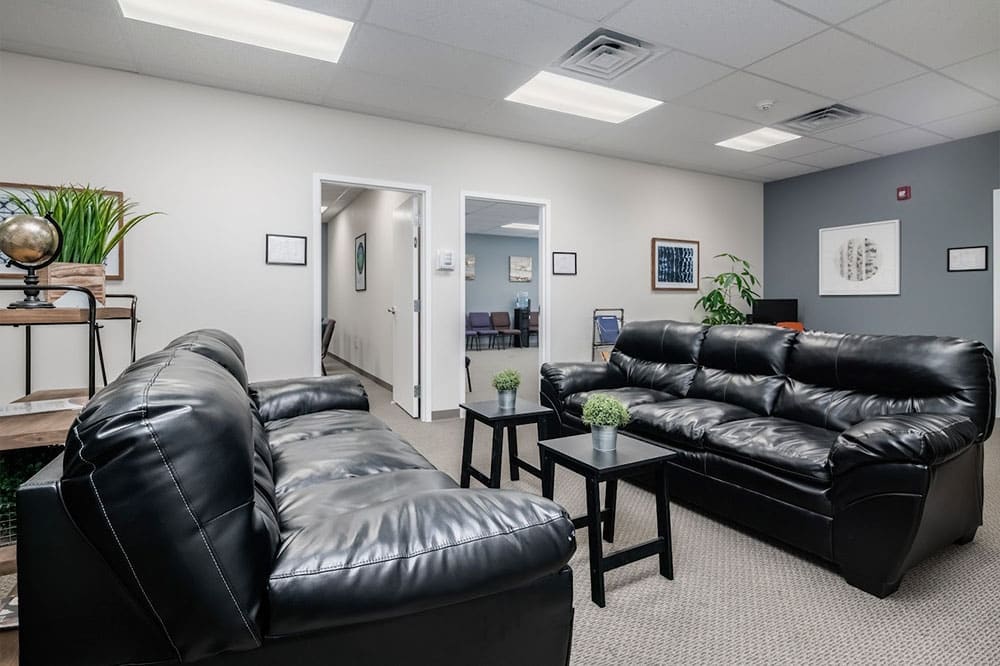 Reception and check-in area at the Victory Bay Woburn counseling clinic